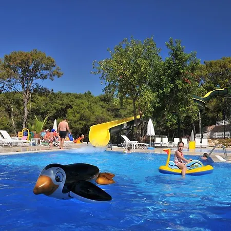 Nicholas Park מלון 4*